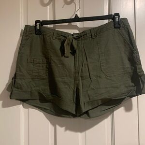 💚Super Cute Green Shorts💚